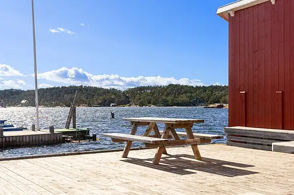 Isen nytes naturligvis på brygga!