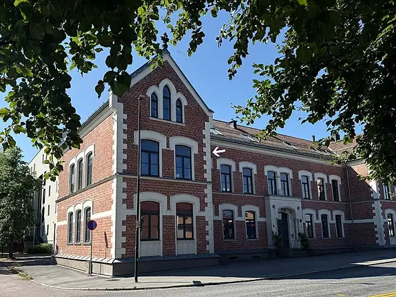 Svært attraktiv internbeliggenhet i bygget