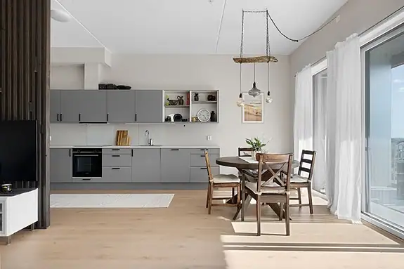 Stuen innreder du med stuedel og spisedel i ulike soner