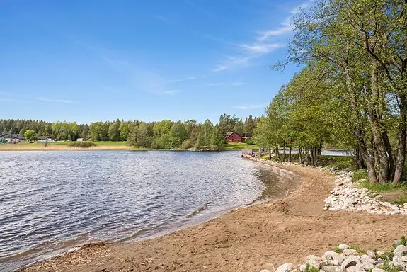 Glad i å bade? Da er Vansjø en kort sykkeltur unna.