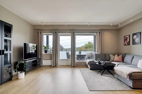 Her får du fint plass til sofa, spisebord og TV-møblement