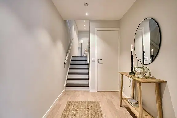Hall/gang i hus (fra tilsvarende bolig)