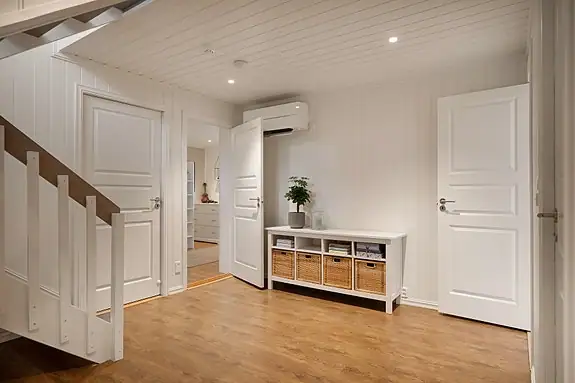 I gangen nede er det downlights