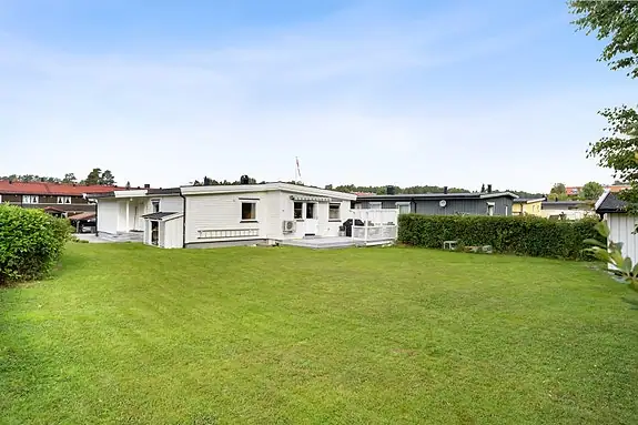 Stor og pen hage