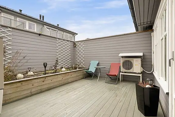 Solrik sørøstvendt terrasse - perfekt for lange sommerdager
