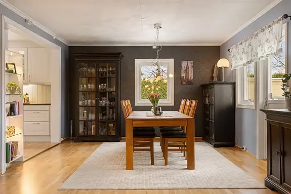 Spisestue med plass til langbord og hyggelige middager
