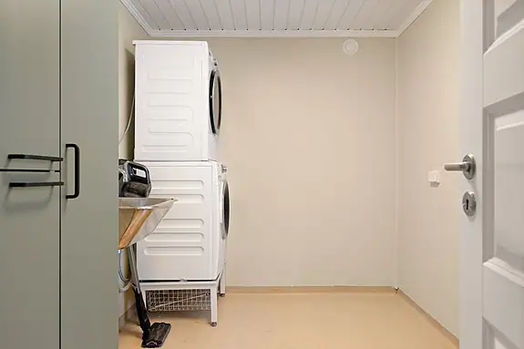 Funksjonelt vaskerom med god plass - enkelt å oppgradere til fullverdig drømmevaskerom