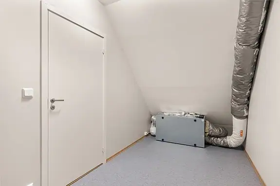 Det tekniske rommet er praktisk for oppbevaring