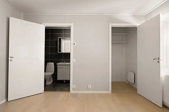 Hovedsoverom med walk-in og eget bad