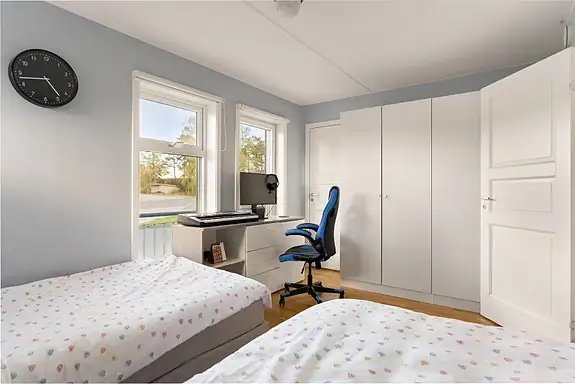 Boligen har 3 soverom. 1 av disse er i denne etasjen