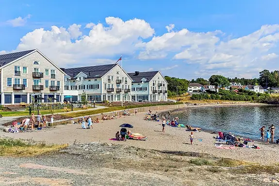 Med spahotell, restaurant og bademuligheter