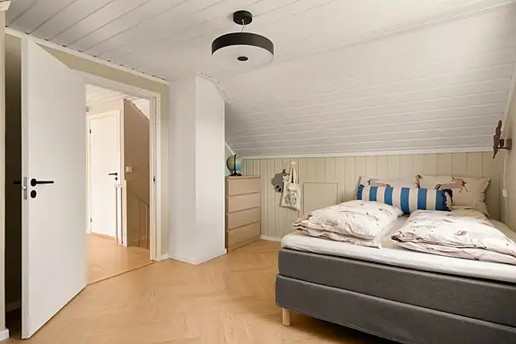 Soverom med behagelig atmosfære og god utnyttelse av arealet