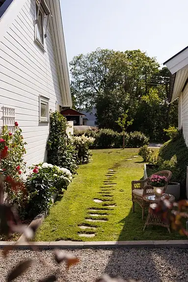 Hagen gir gode muligheter for både lek, avslapning og hyggelige dager ute