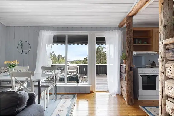 Adkomst fra stuen til veranda