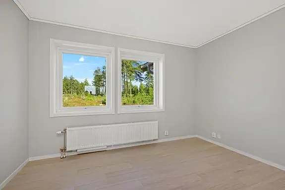 Soverom 2 - deilig utsyn mot skogen