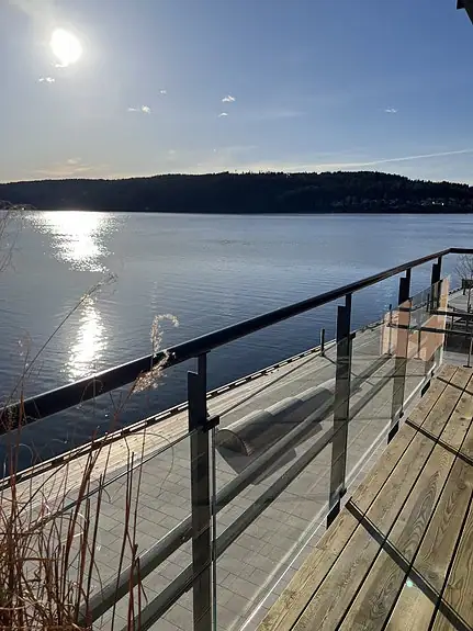 Fra balkongen få et fritt utsyn mot sjøen