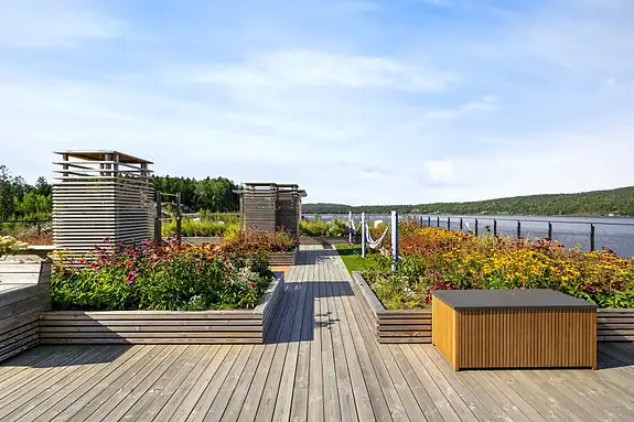 Stor felles takterrasse med fine fellesarealer og sitteplasser