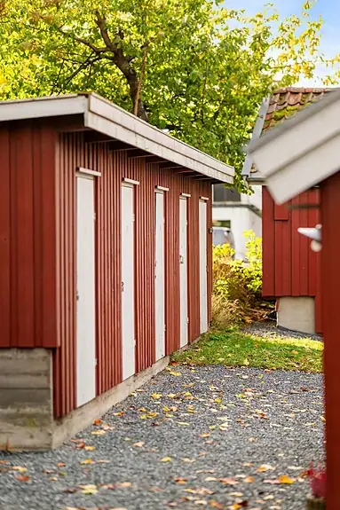 Det følger også en utvendig bodplass - perfekt for verktøy, dekk og annet