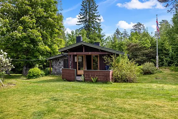 Vestvendt og overbygd terrasse