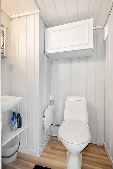 Eget toalettrom i denne delen av hytten