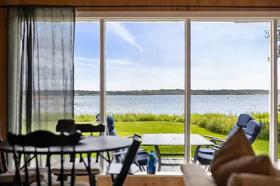 Havet som levende kunstverk utenfor vinduene
