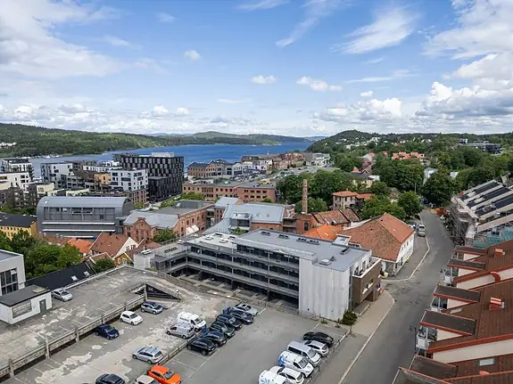 Attraktiv beliggenhet med kort vei til togstasjon, butikker og restauranter - velkommen!