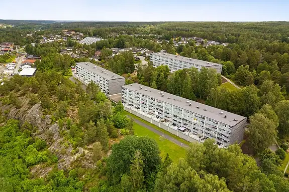 Leiligheten ligger i det godt etablerte Trolldalen 1 borettslag