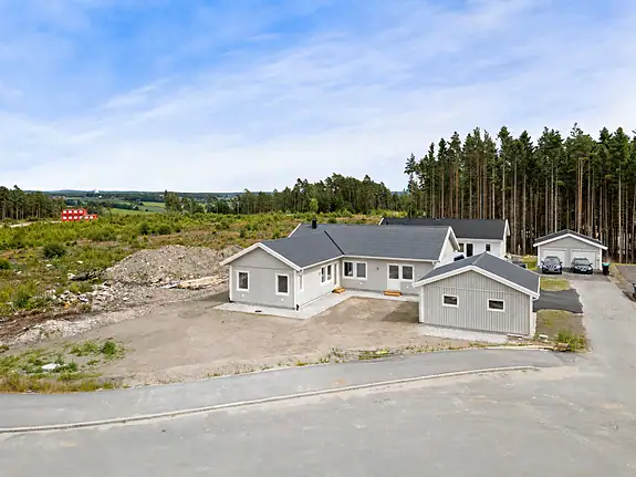 Sjarmerende beliggenhet og helt innerst på det nye feltet i Råde