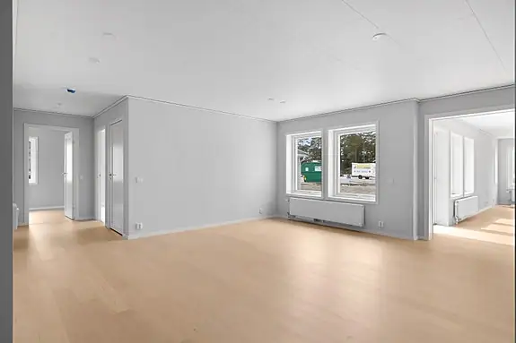Boligens private del ligger tilbaketrukket i huset - her med to soverom og to bad