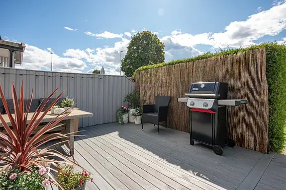 Skjermet terrasse på 20 kvm