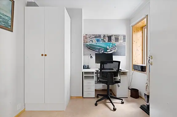Det tredje soverommet er i dag innredet som hjemmekontor, men kan møbleres etter behov