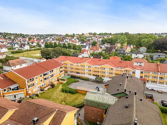 Rolig og sentral beliggenhet med kort vei til både Høyda, sentrum, jernbane og turområder