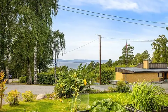 Oslofjorden som bakteppe gjør uteplassen ekstra spesiell