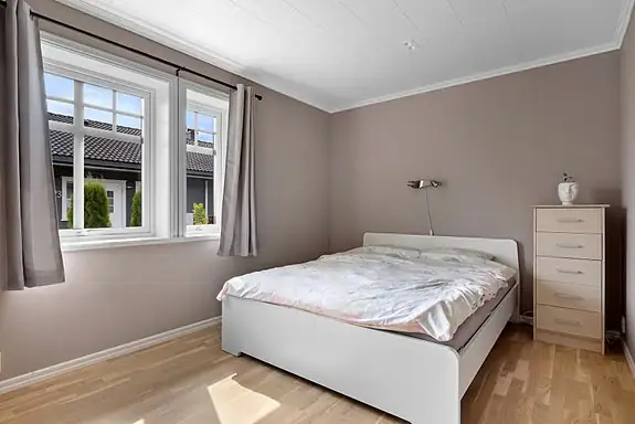 Soverom 2 - yst og innbydende soverom med gode møbleringsmuligheter
