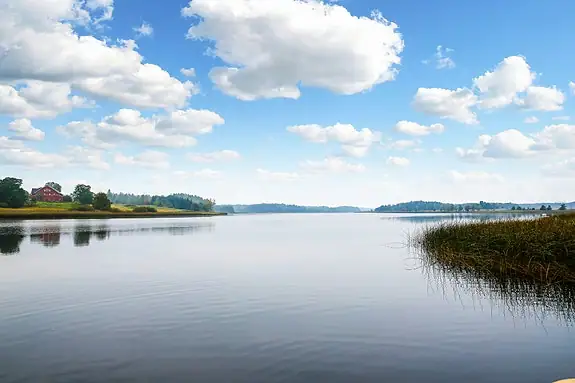 Vansjø er kjent for både fiske og båtliv. Velkommen til Våler og Solheim!