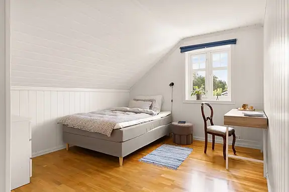 Soverom 4, lyst og fint, også med bod - ypperlig som garderobe