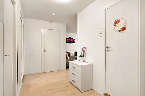 Leiligheten byr på 2 soverom, bad, bod, stue og kjøkken