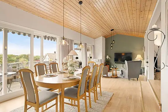 Det er også plass til en hyggelig spisekrok