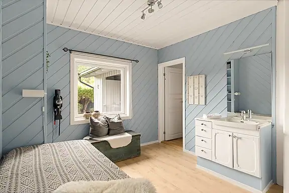 Soverom i 1.etg. Rommet er på originale tegninger avsatt til vaskerom