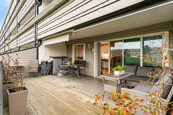 En flott uteplass med plass til både familie og venner